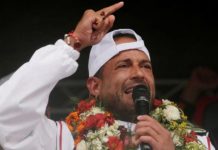 Irkçı Muhalefet lider darbe suçlamasıyla gözaltında