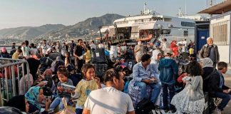 Yunan adalarındaki kamplar derhal tahliye edilmeli