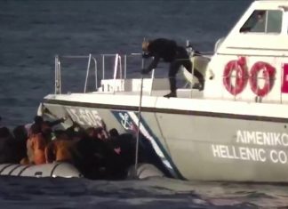 Yünanistan sığınmacı botlarını batırmak ve kovalamak gibi yasa dışı yöntemlere suçlanıyor.
