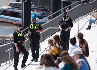 “Irkçı polis kontrolleri yasaklansın”
