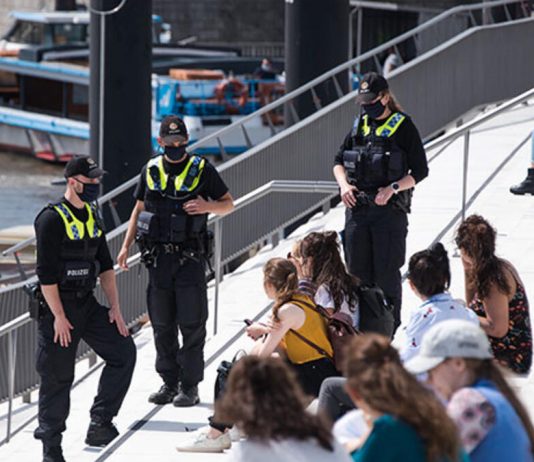 “Irkçı polis kontrolleri yasaklansın”