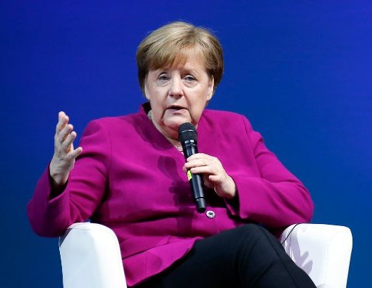 Merkel net konuştu: Aşı bulunana kadar virüsle yaşayacağız