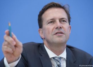 Alman’da önlemler kademeli olarak gevşetilecek