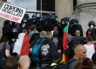 ”Nazi sembolleri ve Reich bayraklarının Alman Meclisi’nin önünde işi yok!”